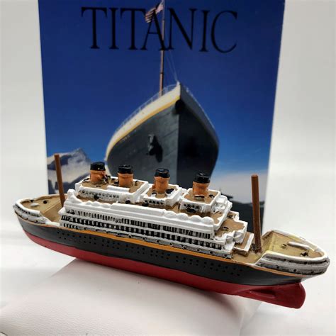 TITANIC FIGURINE – Titanic Museum Attraction