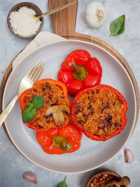 Gefüllte Paprika mit Tomaten Reis Vegetarisches Rezept