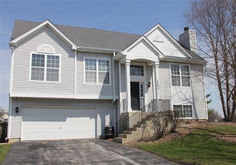 1541 Sauganash Ct Gurnee Il 60031 Zillow