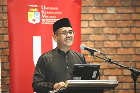 Dekan Fkab Bentang Hala Tuju Fakulti Berita Ukm