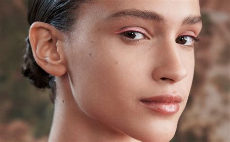 Carolina Herrera Y Las Tendencias De Maquillaje Para Primavera 2023