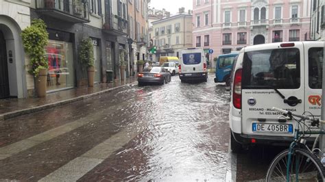 Violento Temporale Si Abbatte Su Monza Strade Allagate Foto E Video