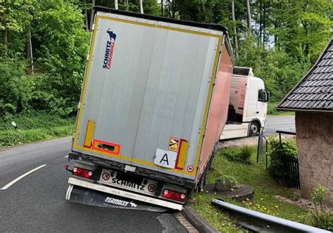 Hille LKW Muss Nach Unfall Mit Kran Geborgen Werden Feuerwehrpresse