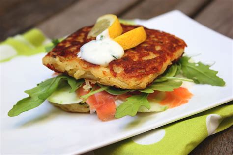 Hamburger Au Saumon Fum Pommes De Terre Et Mesclun Camelie