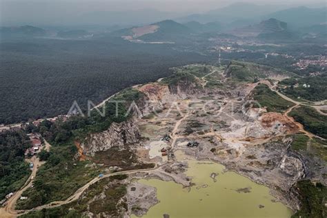 Kantong Parkir Truk Tambang Di Parung Panjang Antara Foto