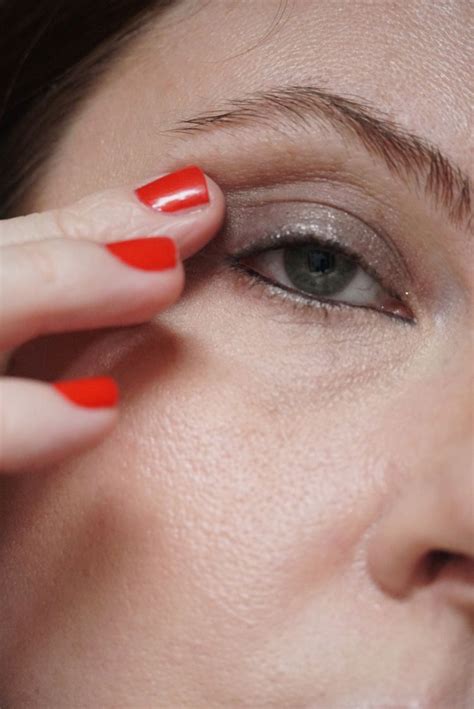 How to Do a Basic Smoky Eye: Step-by-Step Guide
