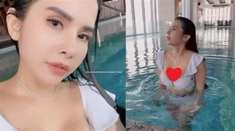 Maria Vania Berenang Pakai Bikini Seksi Bikin Gagal Fokus Netizen