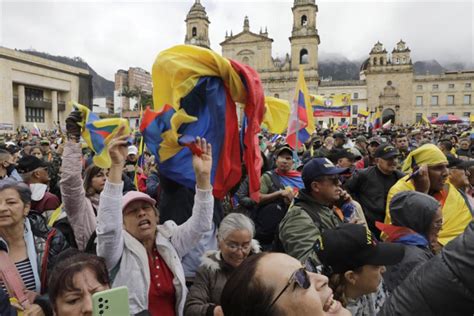 Reservistas Y Veteranos Se Manifiestan Contra El Gobierno De Petro