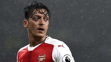 El Arsenal desesperado por dar salida a Mesut Özil