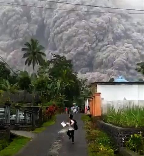 Indonesien Vulkanausbruch Auf Java Zahl Der Toten Steigt Weiter