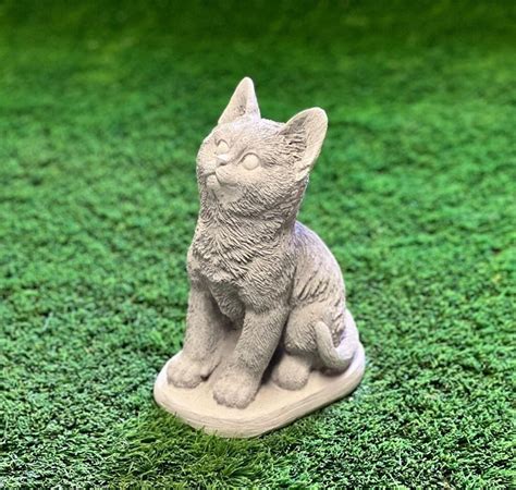 Sitting Cat Statue Concrete Resting Cat Figurine Handmade Kitty Memorial Outdoor Garden