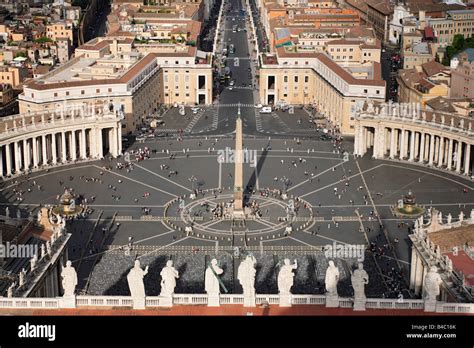 Petersplatz Vatikan Hi Res Stock Photography And Images Alamy