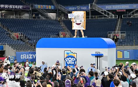 College Football Fans Buzzing Over Pop Tarts Bowl Mascot Trophy The Spun