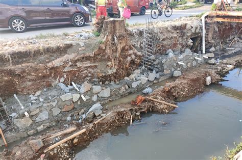 Pekerjaan Turap Pti Diduga Tidak Sesuai Spek