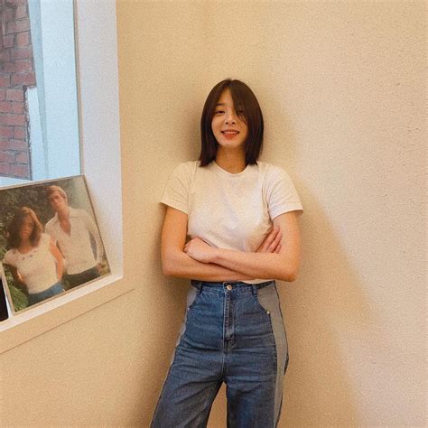 설인아 sᴇᴏʀɪɴᴀ on Instagram In the 1970s Rambut pendek Rambut