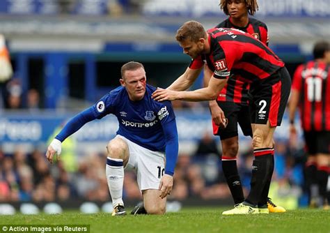 Wayne Rooney Suffers Gruesome Eye Injury Vs Bournemouth Daily Mail Online