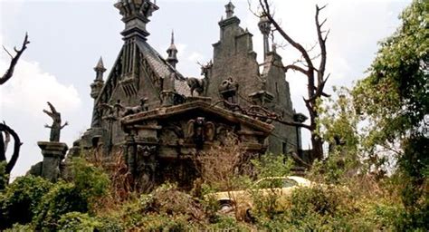 Tim Burtons Buffoonery Edward Scissorhands Spooky House Creepy Houses