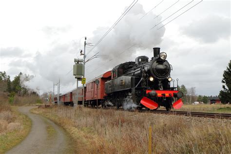 train  locomotive  pulls  train     flickr