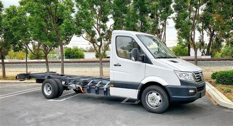 Jupiter Wagons Forays Into Ev Segment Launches Jupiter Electric Mobility