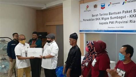 SKK Migas KKKS Wilayah Sumbagut Serahkan Bantuan 270 Paket Sembako Ke