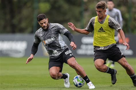 Escalação do Atlético MG time dúvidas e desfalques contra o Palmeiras