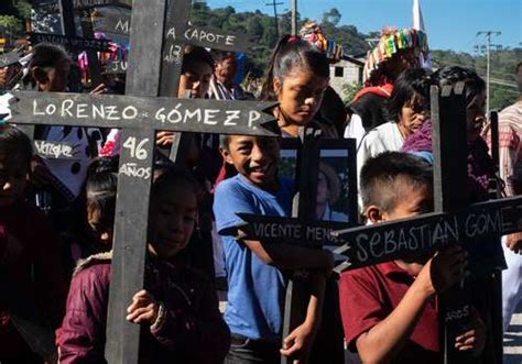 They Commemorate The Acteal Massacre With A Procession And 45 Black