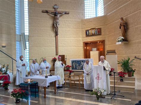 El Sr Obispo Visita A Residentes Y Sacerdotes Del Buen Samaritano