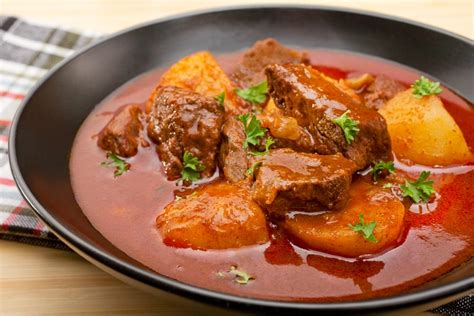 Ungarisches Gulasch Als R Mertopf Rezept Der Kochguide