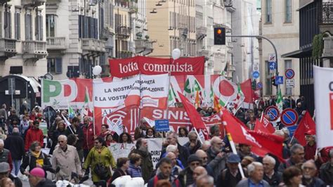 Primo Maggio A Milano Migliaia Alle Manifestazioni Tra Corteo E