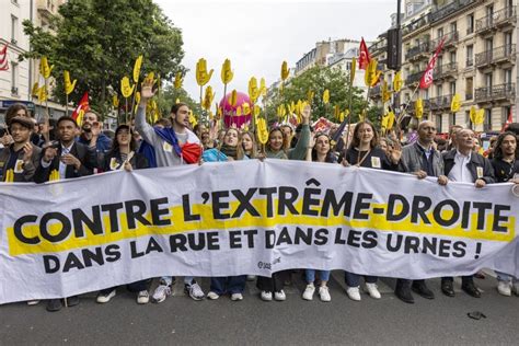 Francia Macron Si Scaglia Contro La Sinistra A Pochi Giorni Dal Voto