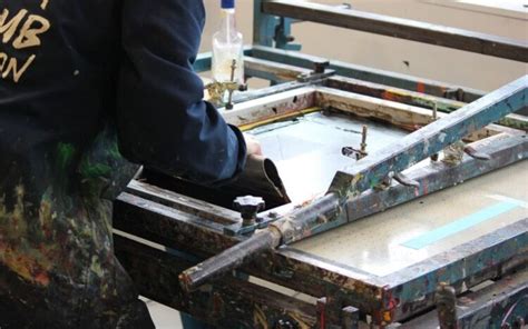 Direct To Garment Vs Screen Printing Why Do Printers Prefer Dtg