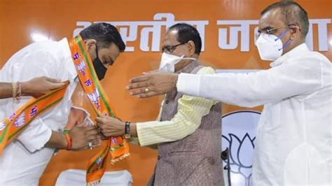 Ahead Of Madhya Pradesh Bypolls Congress Mla Rahul Singh Lodhi Joins Bjp