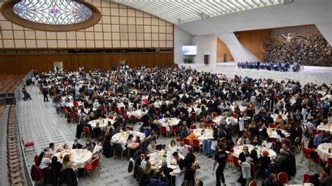 El Papa Almuerza Con Los Pobres En Un Inolvidable Momento De Amistad