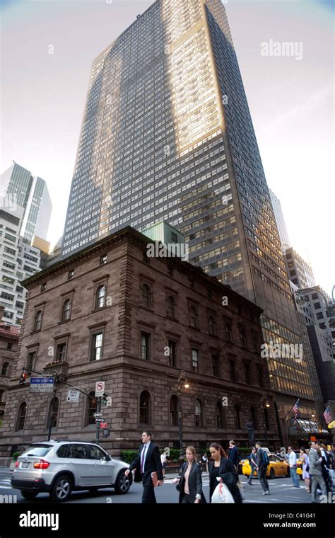 The New York Palace Hotel In Midtown Manhattan Stock Photo Alamy