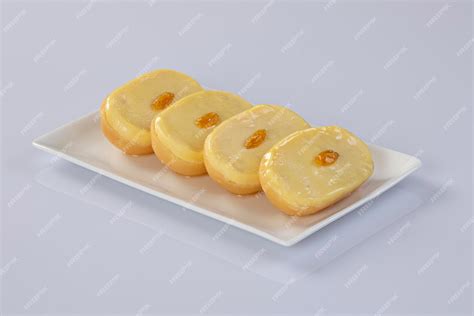 Premium Photo Plate With Traditional Indian Sweets Laddu Gulab Jamun