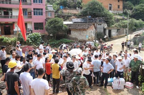 常山县芳村镇党员干部把“初心”写在防汛抗灾一线 牢筑美丽城镇安全防线——浙江在线