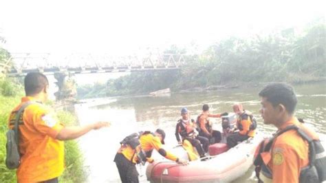 Hanyut Di Sungai Bingei Dua Pelajar Ditemukan Meninggal Dunia Satu Korban Selamat Tribun