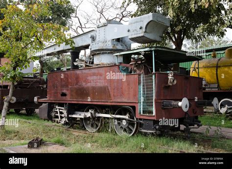 steam crane crane tank 3538 GIP3 national railway museum chanakyapuri Stock Photo: 56187115 - Alamy