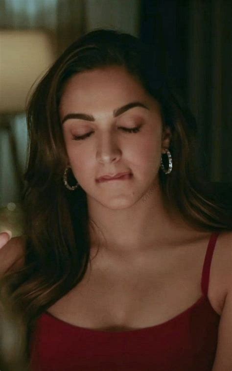 Pin By Anu Raj On Kieara Brunette Aesthetic Kiara Advani Hot Kiara Advani