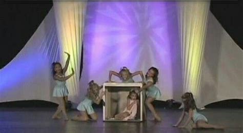 Moms Trapped Group Dance Costuume