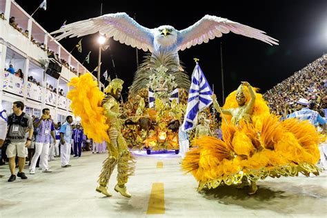 Desfile das Campeãs do Rio é noite de aclamação à Portela Ivete e