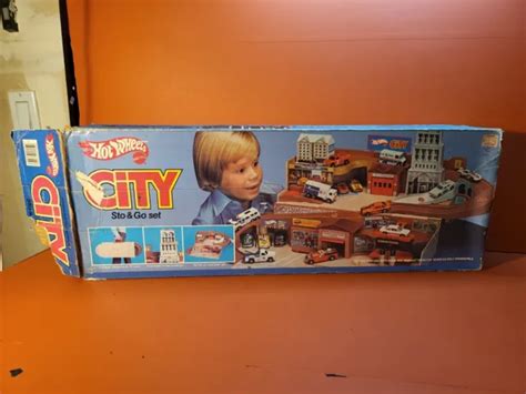 RARE VINTAGE Hot Wheels City Sto Go Playset I M Original Box No EUR
