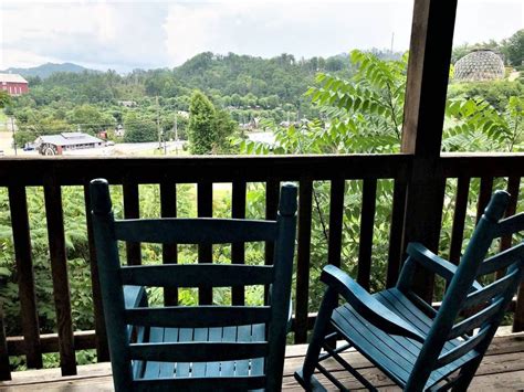 Gatlinburg Vacation Rentals With A Hot Tub Tennessee United States