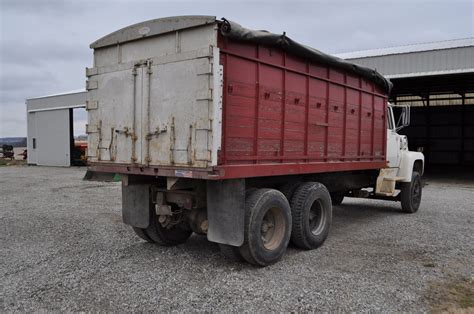 1975 Ford 800 Tandem Axle Grain Truck 391 Gas V 8 5 3 Trans 18