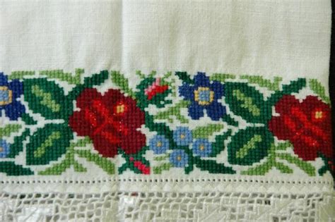 Картинки по запросу терен кущ фото | Floral cross stitch, Cross stitch ...