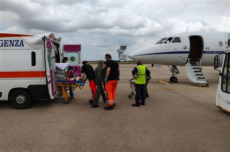 Sardegna Volo Salva Vita Neonata Trasferita Con Falcon