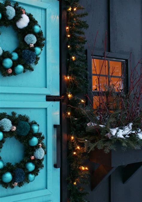 34 Ways To Make A Simple DIY Christmas Wreath Look Extraordinary