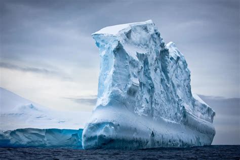 Iceberg de la Antártida se mueve hacia mar abierto después de 20 años