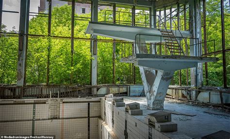 Chernobyl Reclaimed By Nature Incredible Photos Show Life Goes On 33