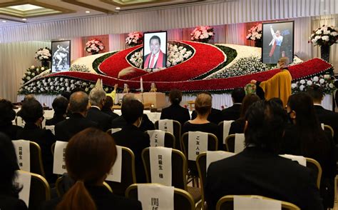 写真：アントニオ猪木さん告別式〝燃える闘魂〟に最後の別れ 「炎のファイター」で出棺 東スポweb